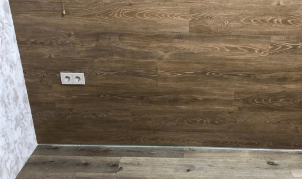 Акцентная стена, отделанная ламинатом