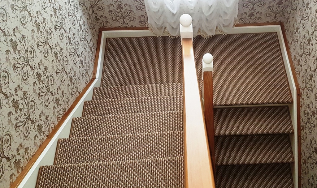 Ковровое покрытие на ступенях 