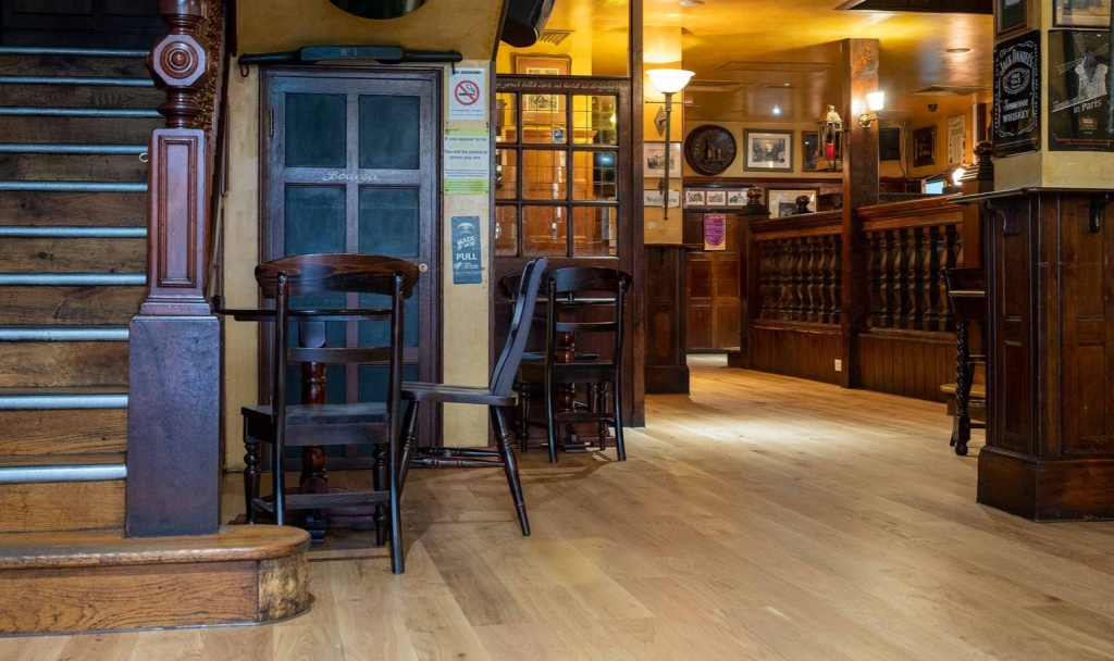 Натуральное дерево в интерьере